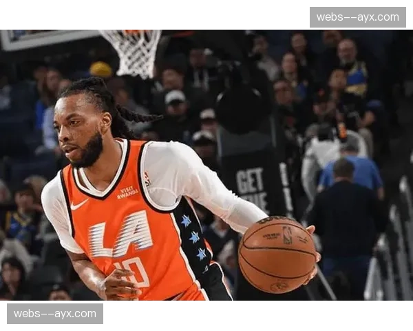 加兰比赛节奏掌控成熟 快船关键时刻进攻组织更加稳定